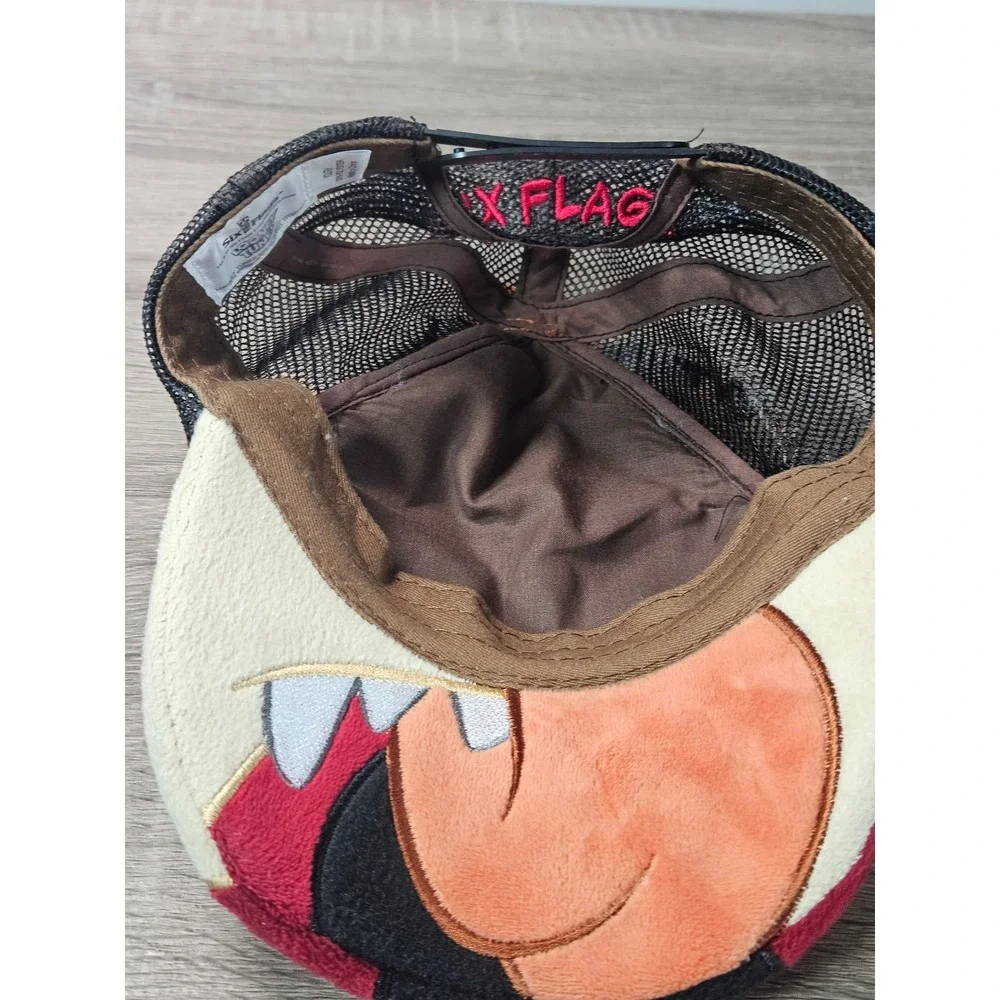 Six‎ Flags Looney Tunes Tasmanian Devil Taz 3D Plush Trucker Hat Youth Snapback